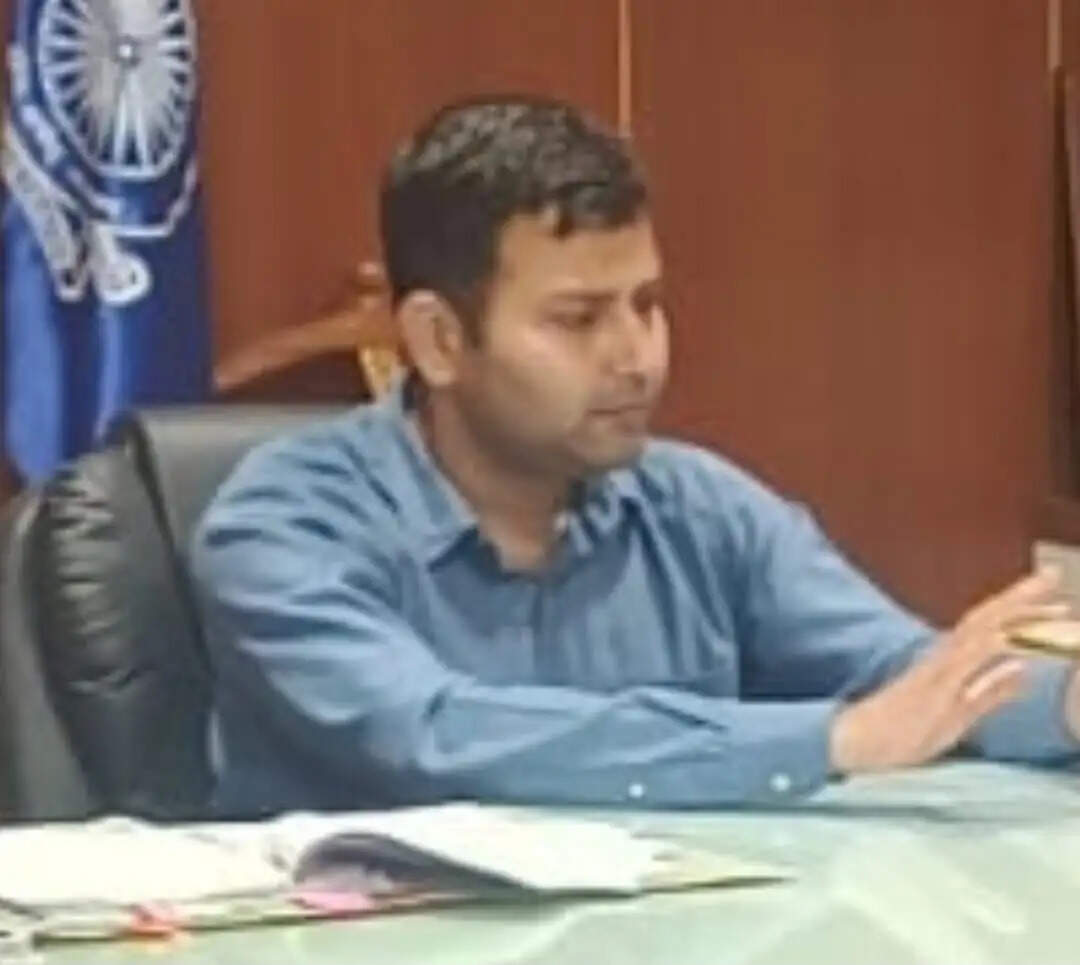 अफवाहों पर भरोसा न करें, पेट्रोल-डीजल की कमी नहीं : एसडीओ