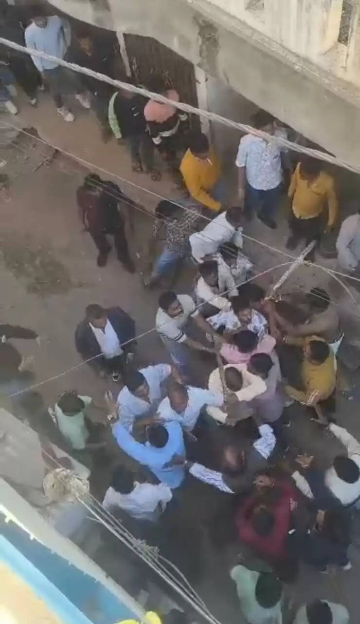 राजगढ़ः बैठक में मुंहवाद होने पर दो गुटों ने लहराए लाठी-डंडे,पूर्व मंडी अध्यक्ष सहित आठ पर केस दर्ज