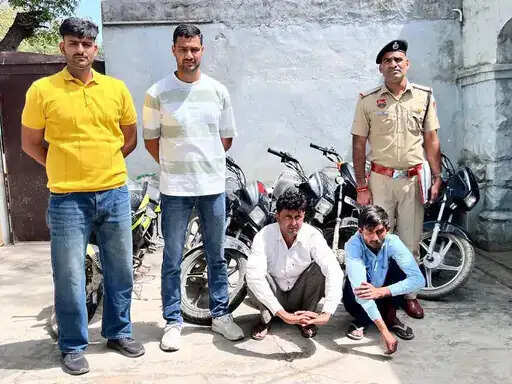 पलवल में अंतर्राज्यीय वाहन चोर गिरोह का भंडाफोड़, दो आरोपी गिरफ्तार; पांच मोटरसाइकिल बरामद