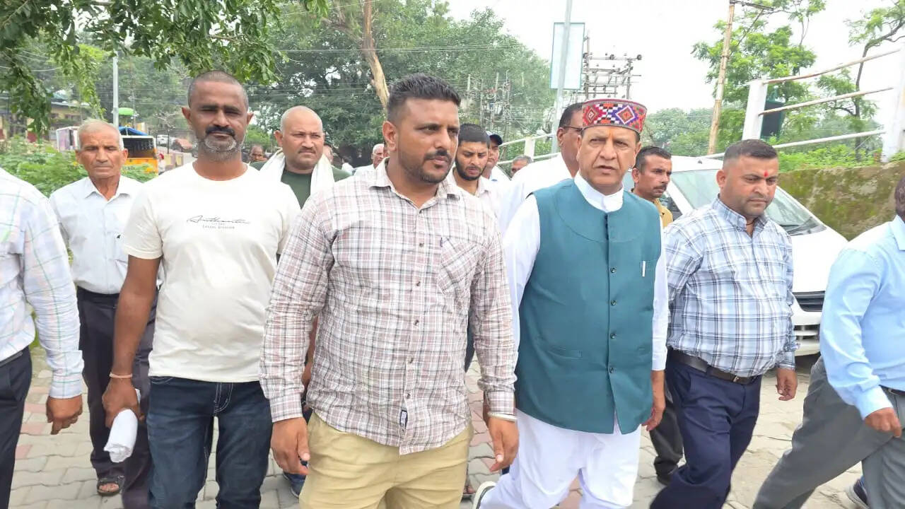 गिरिनगर–पॉलिटेक्निक सड़क निर्माण में करोड़ों की बर्बादी बर्दाश्त नहीं करेगी भाजपा : डॉ. राजीव बिंदल
