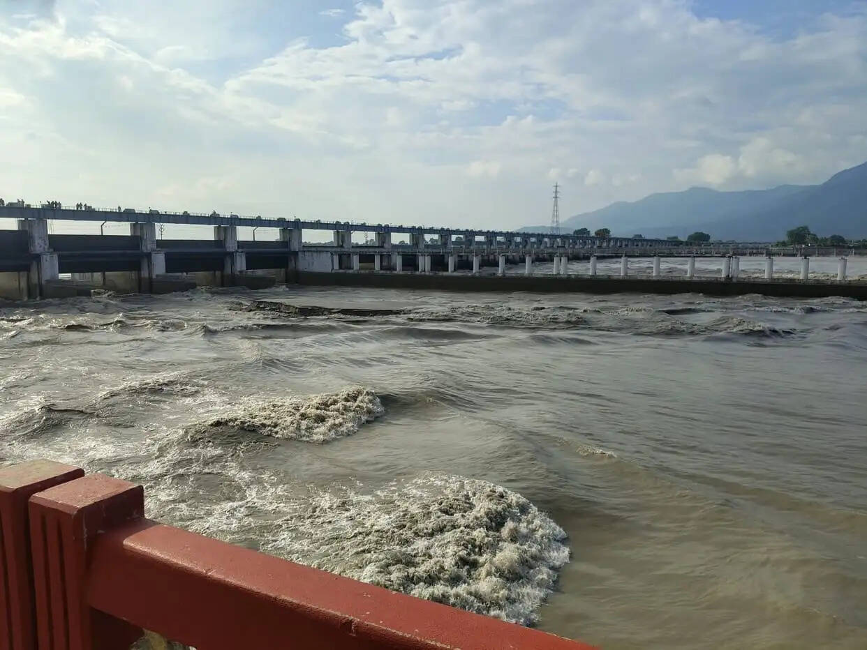 नेपाल में भूस्खलन से बाढ़ का खतरा, कुशीनगर अलर्ट, खड्डा और तमकुहीराज में विशेष सतर्कता