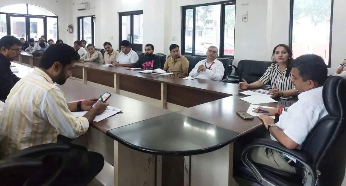 मिशन युवा की समीक्षा बैठक, लंबित मामलों के शीघ्र निपटारे के निर्देश