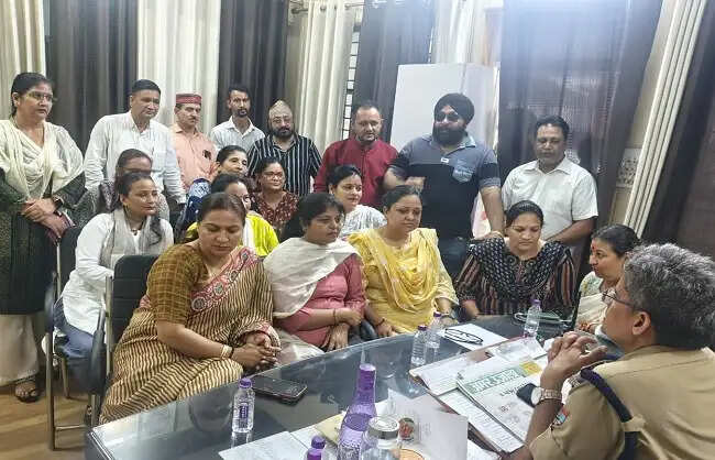 अभद्र टिप्पणी करने वाला 'राजेंद्र उत्तराखंडी' गिरफ्तार, महिला मोर्चा ने जताई खुशी