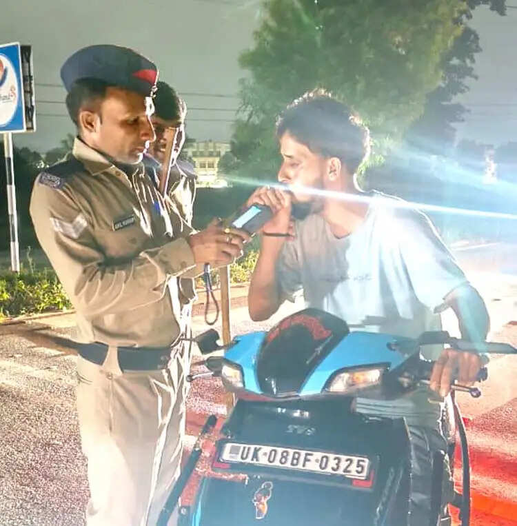 रात्रि चेकिंग में परिवहन विभाग की कार्रवाई, 551 मुकदमें दर्ज