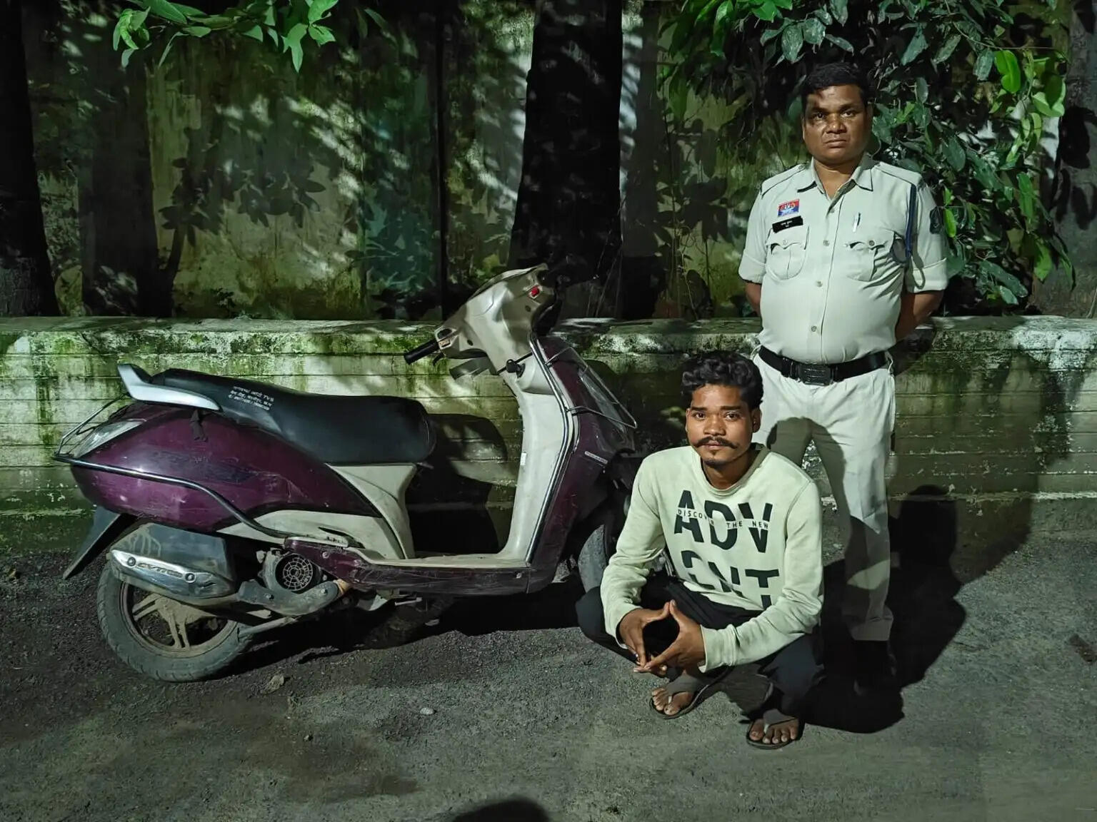 चोरी की स्कूटी बेचने ग्राहक तलाश रहा आरोपित घरघोड़ा पुलिस के हत्थे चढ़ा