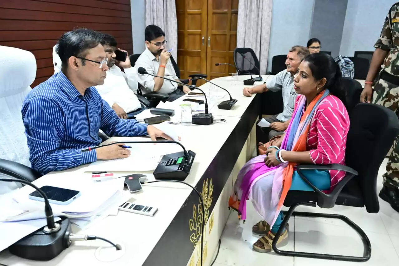 सबका सम्मान-जीवन आसान के डीएम ने की सुनवाई