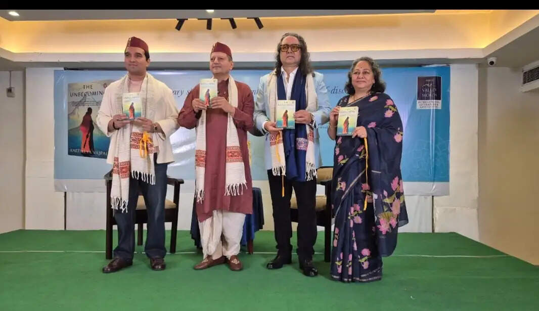 देहरादून में 'द अनबिकमिंग' पर साहित्यिक चर्चा