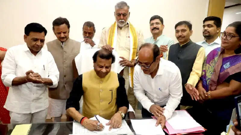 मप्रः पूर्व मंत्री पवैया ने संभाला राज्य वित्त आयोग के अध्यक्ष का पदभार