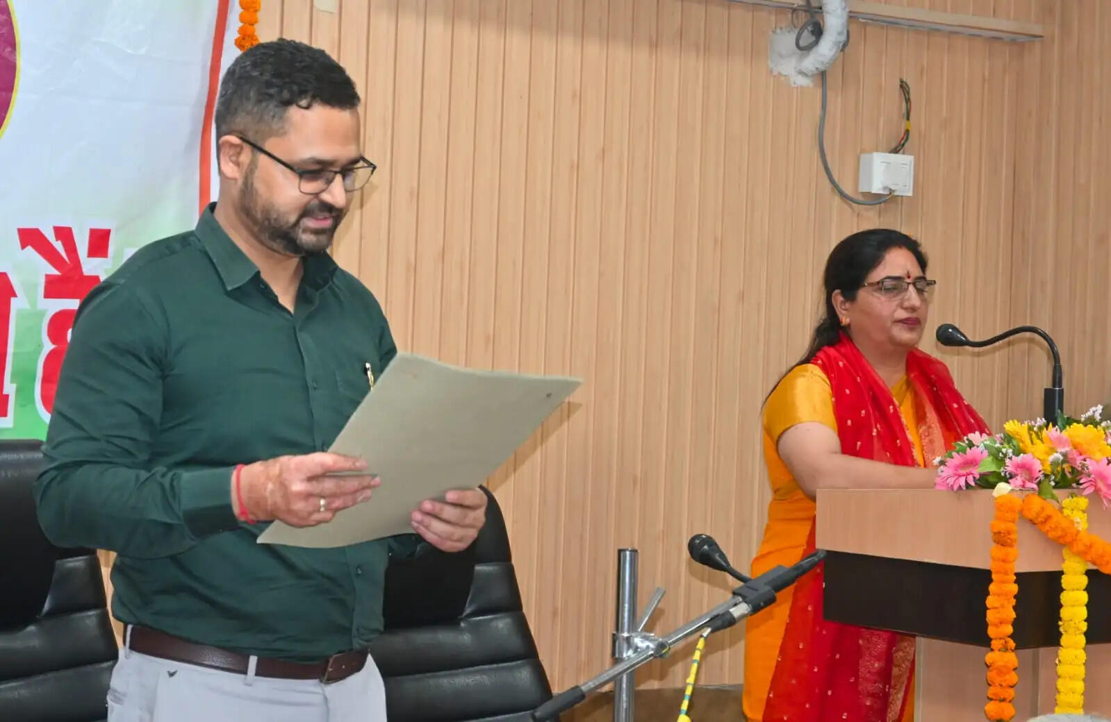हाईकोर्ट के निर्देश के बाद नगर निगम मंडी की मेयर-डिप्टी मेयर ने ली शपथ