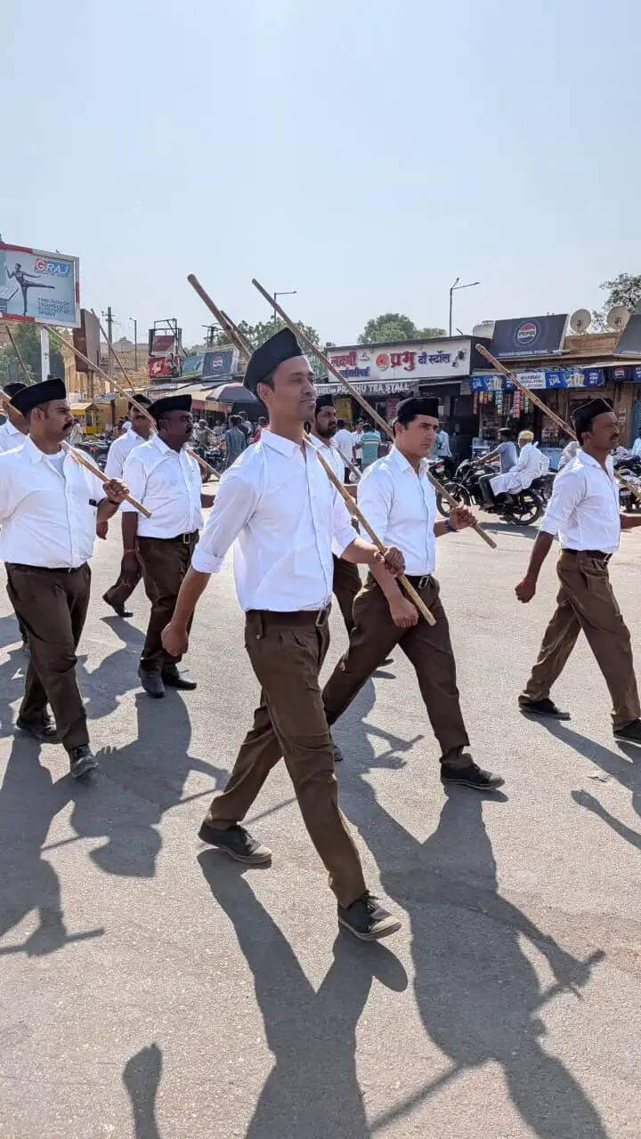 जयघोष और पुष्प वर्षा के बीच जैसलमेर में विजयादशमी उत्सव संपन्न, शहर में निकला भव्य पथ संचलन