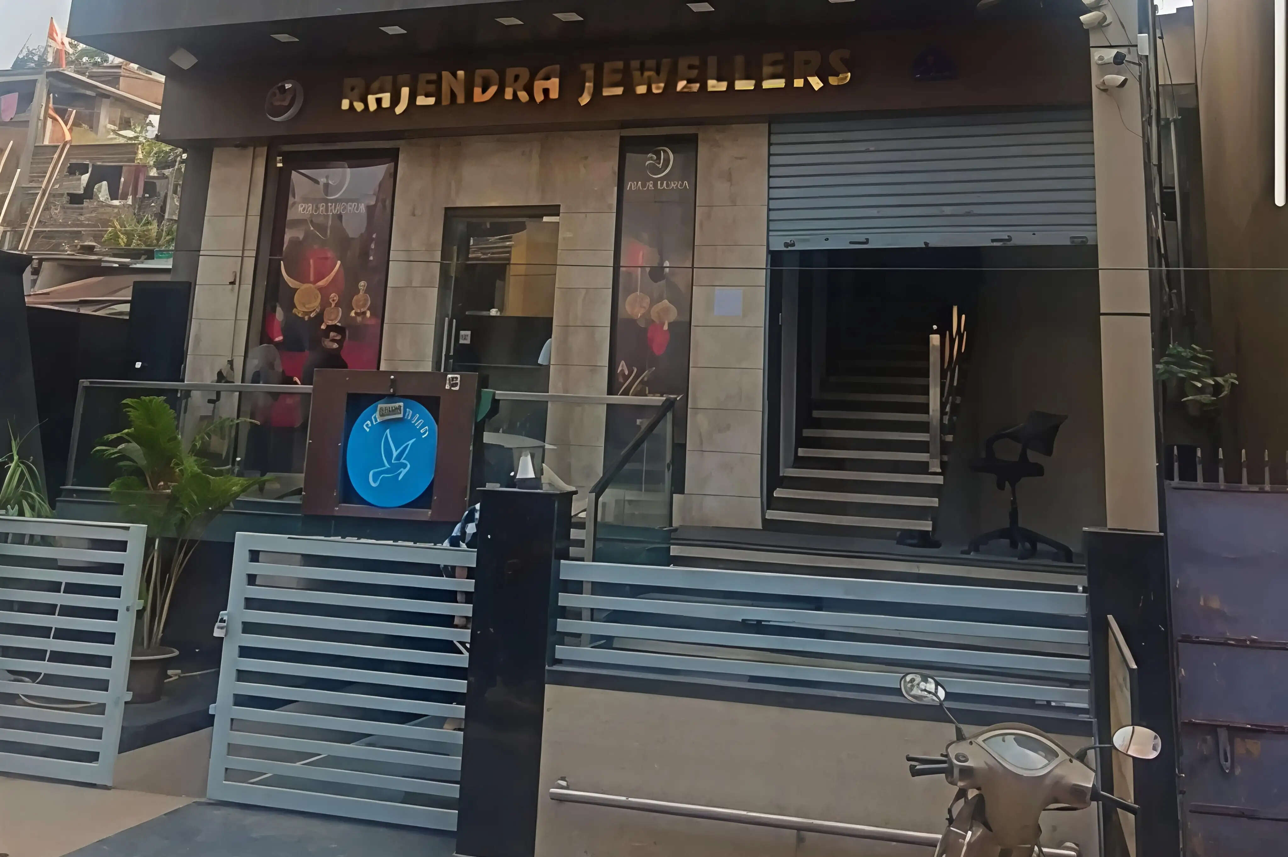 राजेंद्र ज्वेलर्स पर आयकर का शिकंजा, दूसरे दिन भी कई ठिकानों पर छापेमारी जारी