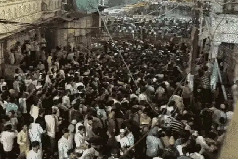 मप्रः उज्जैन में शाही-मस्जिद का हिस्सा हटाने को लेकर बवाल, प्रदर्शन के बीच हुआ पथराव