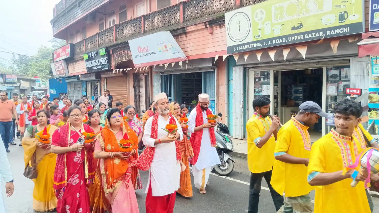 बोल-बम और बजरंगबली के जयकारे एवं कलश यात्रा के साथ प्राण-प्रतिष्ठा शुरू