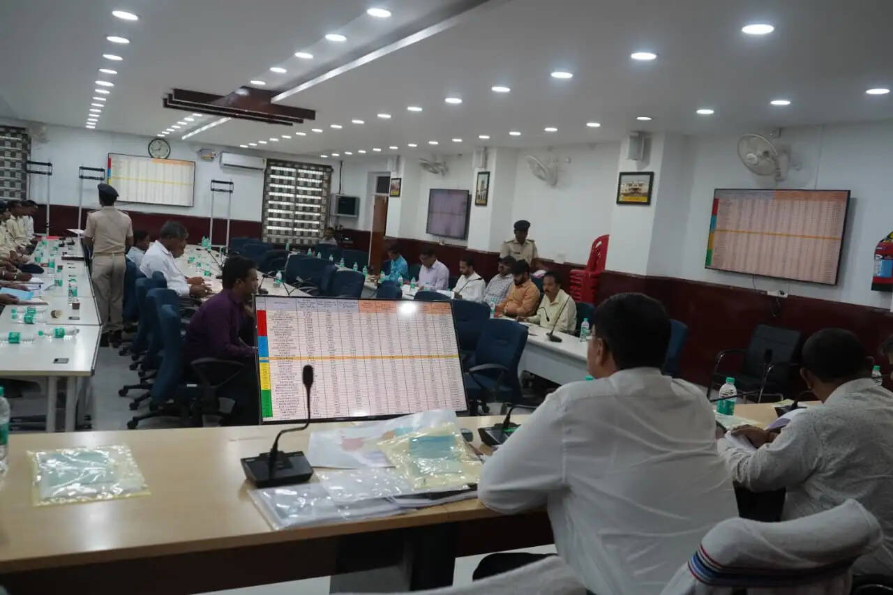 मल्टी लेवल पार्किंग हेतु स्थलों की पहचान एवं ऑटो, रिक्शा, ई-रिक्शा के रूट निर्धारण करने के निर्देश