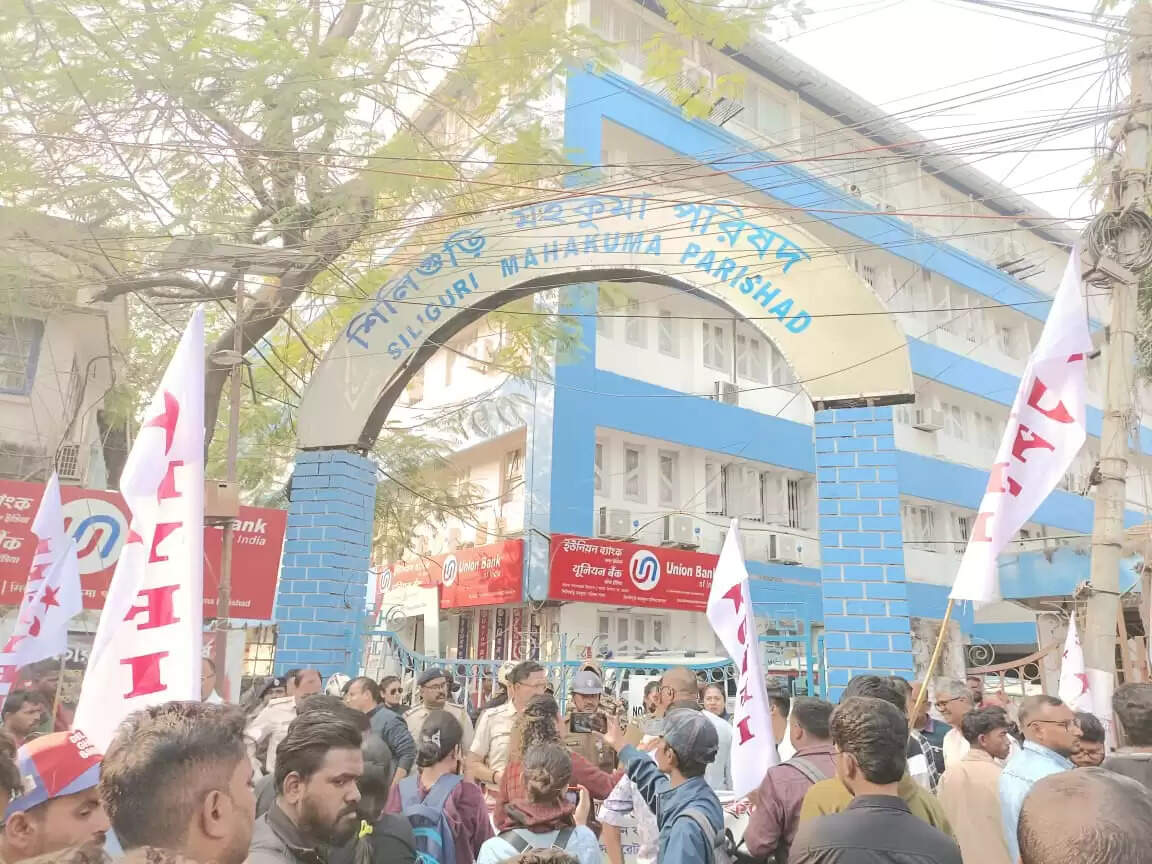 आठ सूत्री मांगों को लेकर डीवाईएफआई ने जिलाधिकारी को&nbsp;सौंपा&nbsp;ज्ञापन