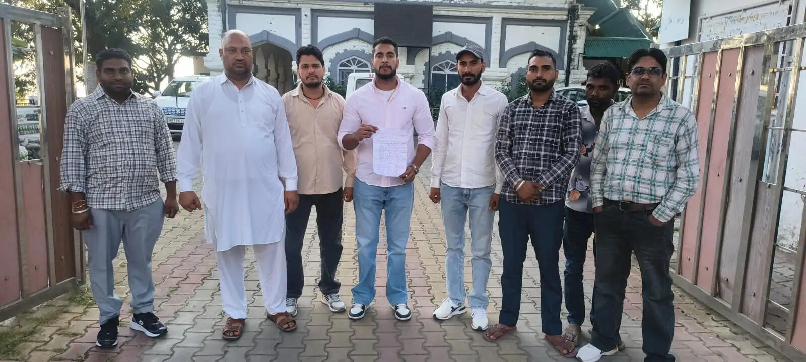 खनन सामग्री ढोने वाले ट्रांसपोर्टरों की परेशानी बढ़ी, रात में वाहनों के संचालन की अनुमति मांगी