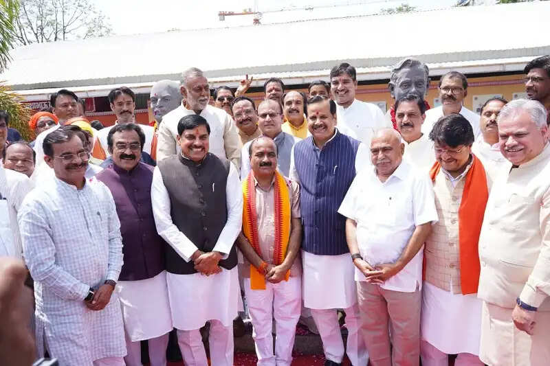 मप्र से राज्यसभा के लिए भाजपा उम्मीदवार महेश केवट ने दाखिल किया नामांकन, तीसरी सीट के लिए रोचक हुआ मुकाबला