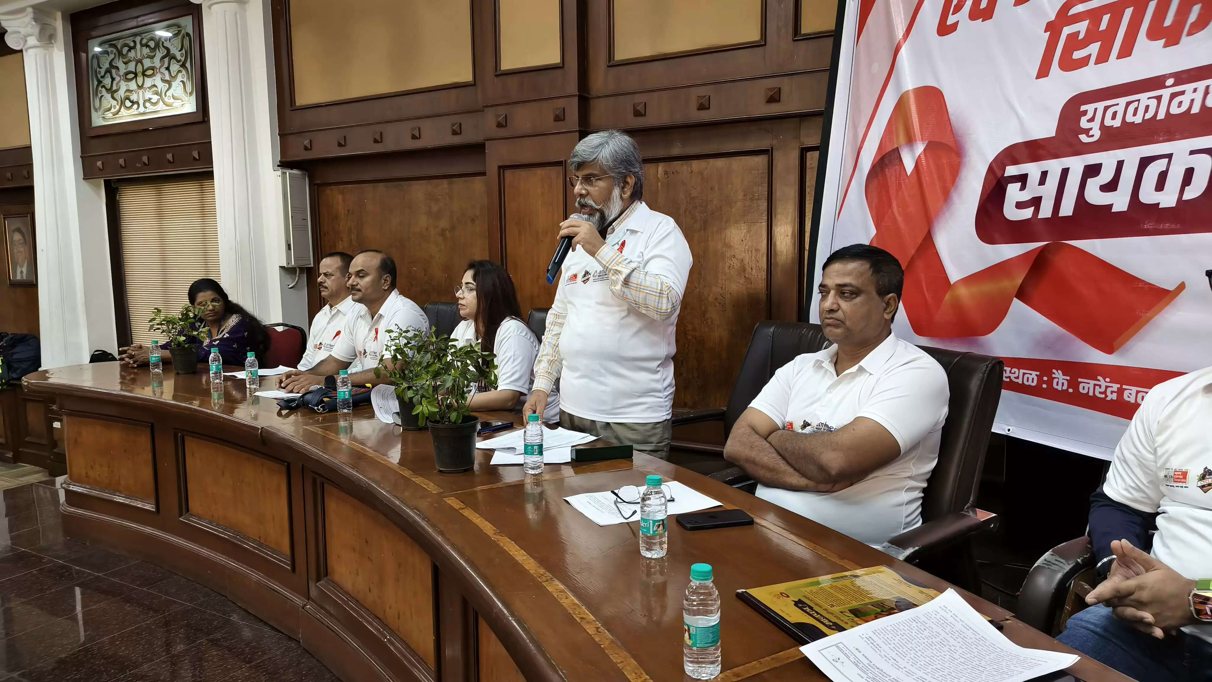 ठाणे में साइकिल यात्रा के जरिए एड्स जागरूकता मुहिम में बच्चों से लेकर प्रौढ़ भी शामिल