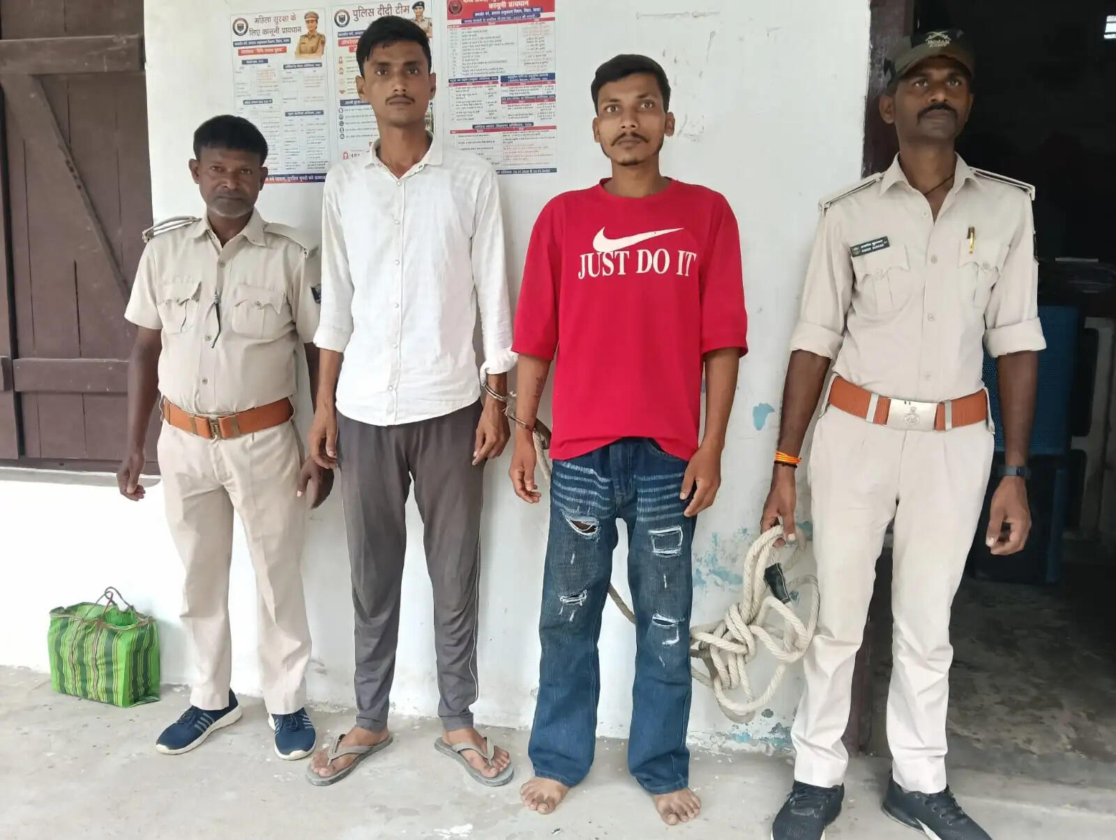 पुलिस ने दो फरार अभियुक्तों को किया गिरफ्तार, भेजा जेल