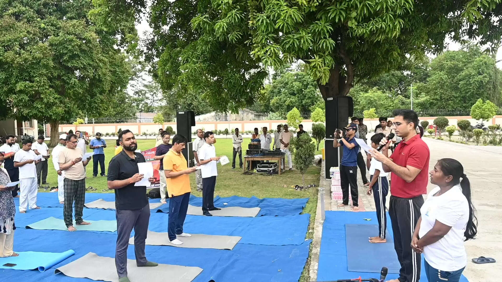 योग दिवस पर योगाभ्यास के साथ लोगो ने ली लोकतंत्र को मजबूत बनाने की शपथ
