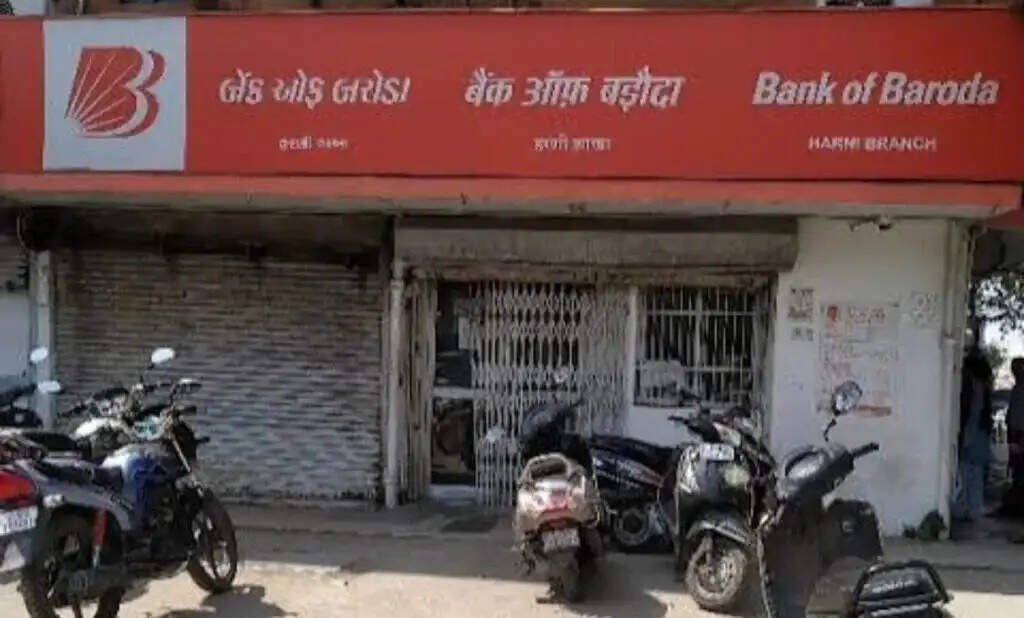 कटघोरा में दिनदहाड़े 2 लाख की चोरी: बैंक से निकली रकम बाइक की डिक्की से पार, बदमाश कैमरे में कैद