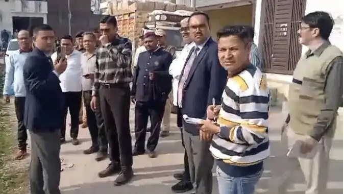 प्रदेश की आंगनबाड़ियों को राशन आपूर्ति करने वाले गोदाम पर छापा