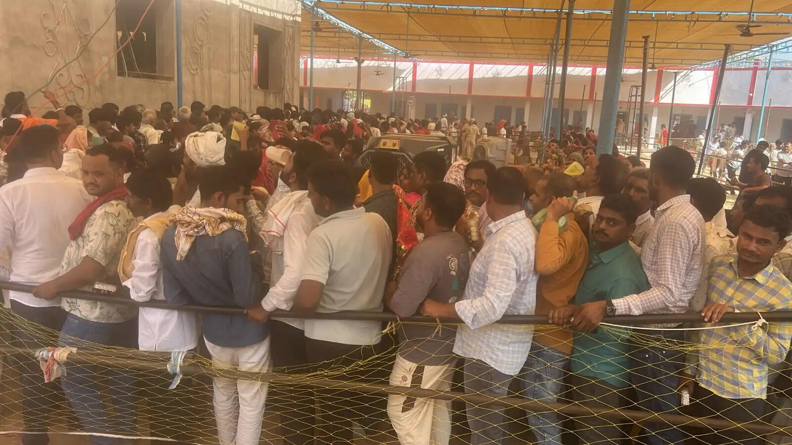 पूनरासर धाम में हनुमानजी के दर्शन को लगी लंबी कतारें,&nbsp;उमड़ा आस्था का सैलाब