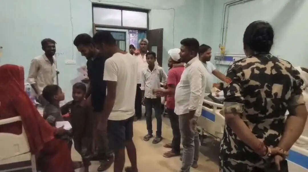 श्राद्ध भोज खाने से एक सौ से अधिक लोग बीमार, दाल में मरी छिपकली मिलने से मचा हड़कंप