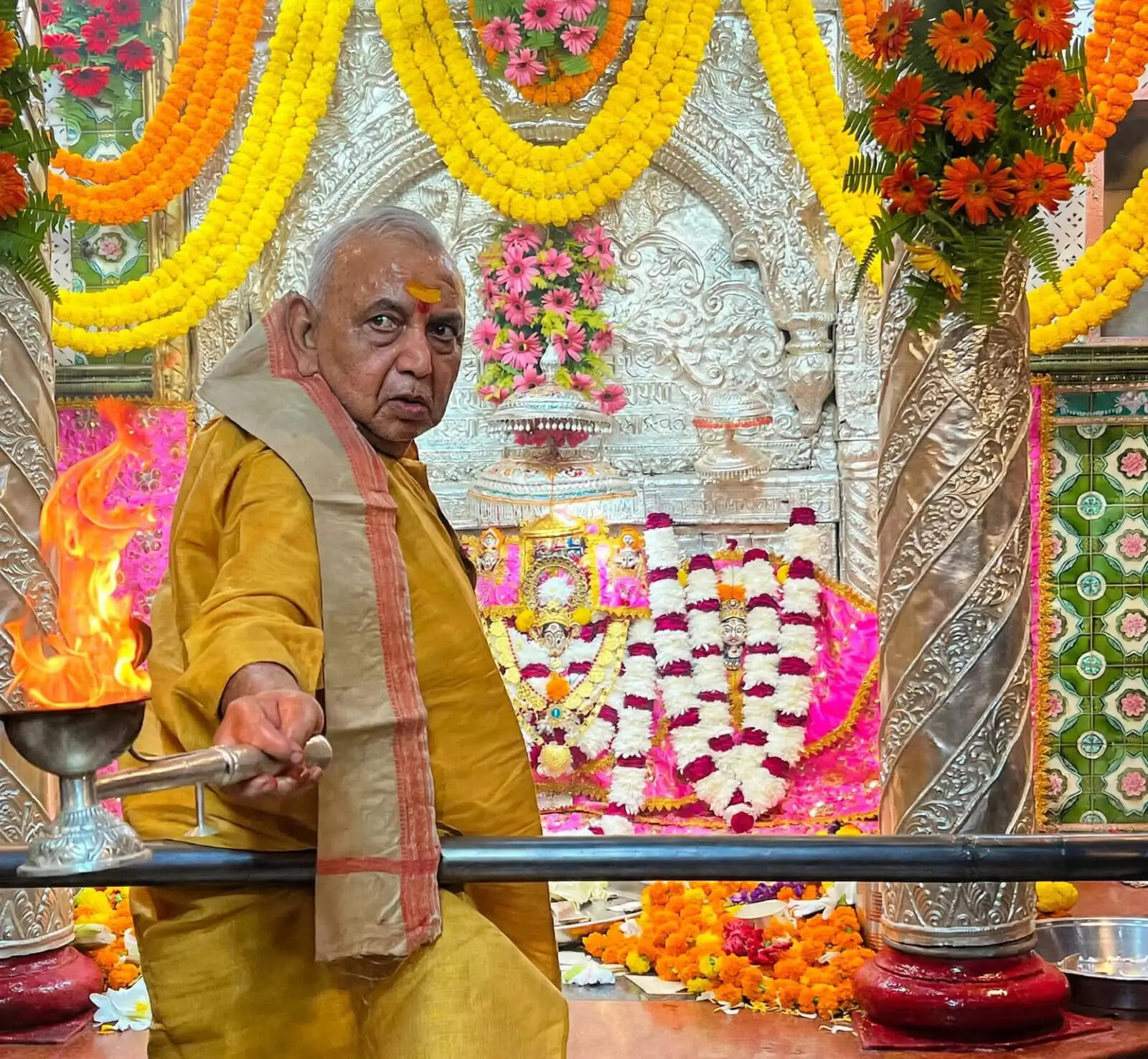 सिंह पर सवार अष्टभुजा मां कूष्मांडा के दर्शन कर निहाल हुए भक्त