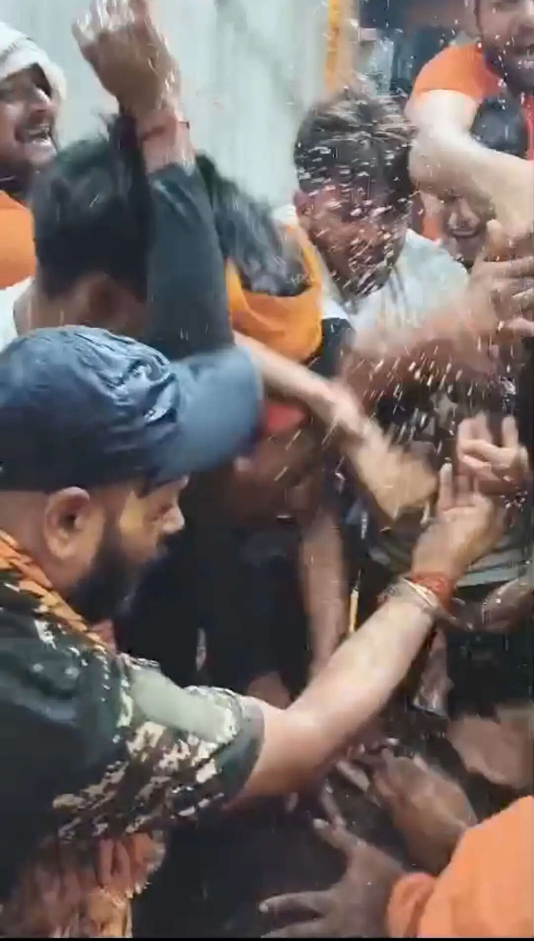 देवकली धाम में उमड़ा शिवभक्तों का सैलाब, सैकड़ों श्रद्धालुओं ने किया जलाभिषेक
