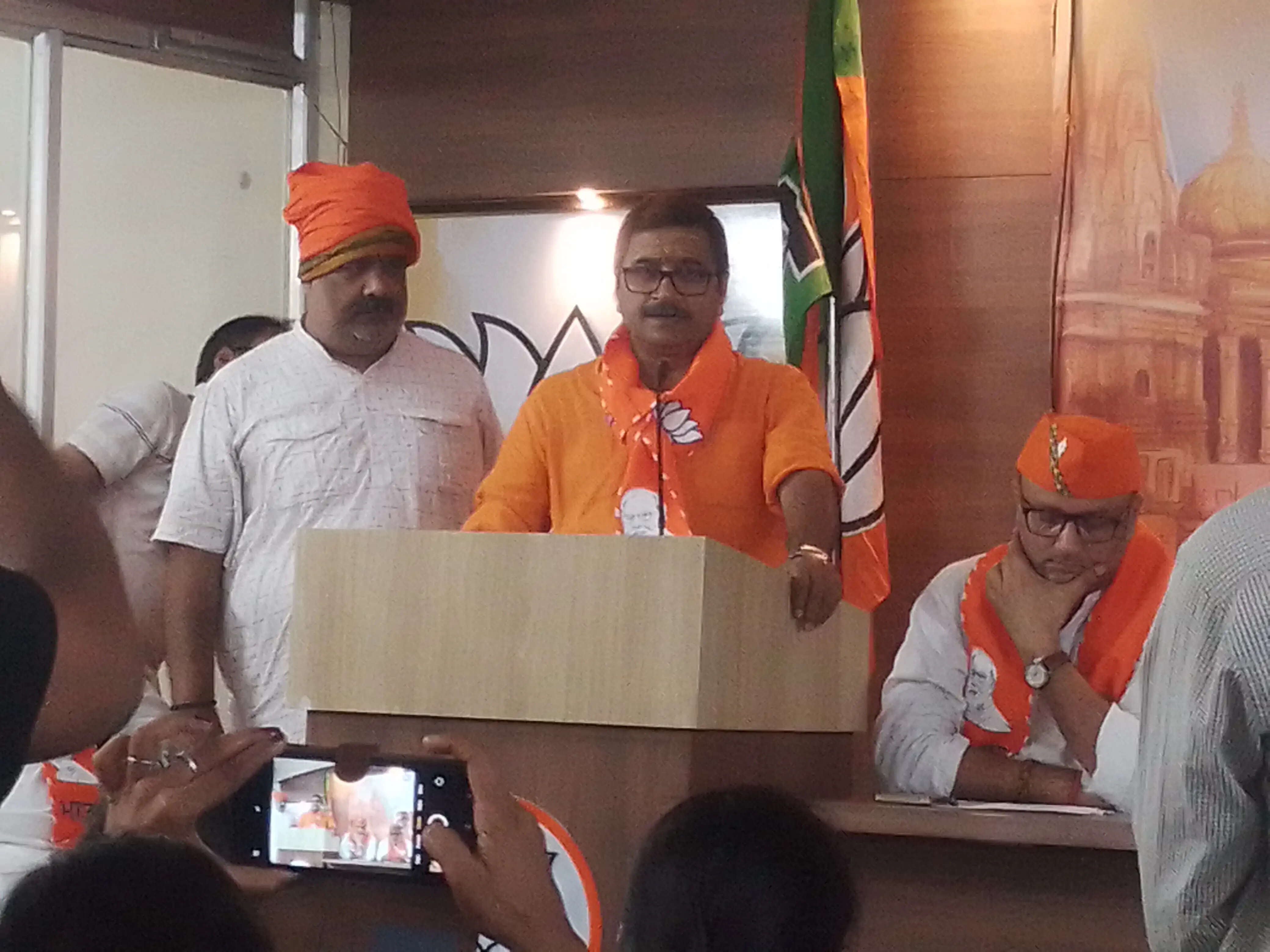 प्रधानमंत्री पर अभद्र टिप्पणी से फूटा वाराणसी के जनप्रतिनिधियों का गुस्सा, अजय राय के विरुद्ध कार्रवाई की मांग