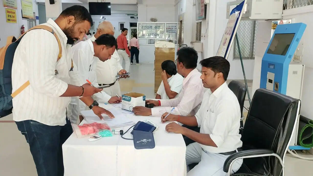 ग्रुप डी कर्मचारियों के स्वास्थ्य की जांच, 160 रेलकर्मियों ने लिया जागरूकता कार्यक्रम में हिस्सा