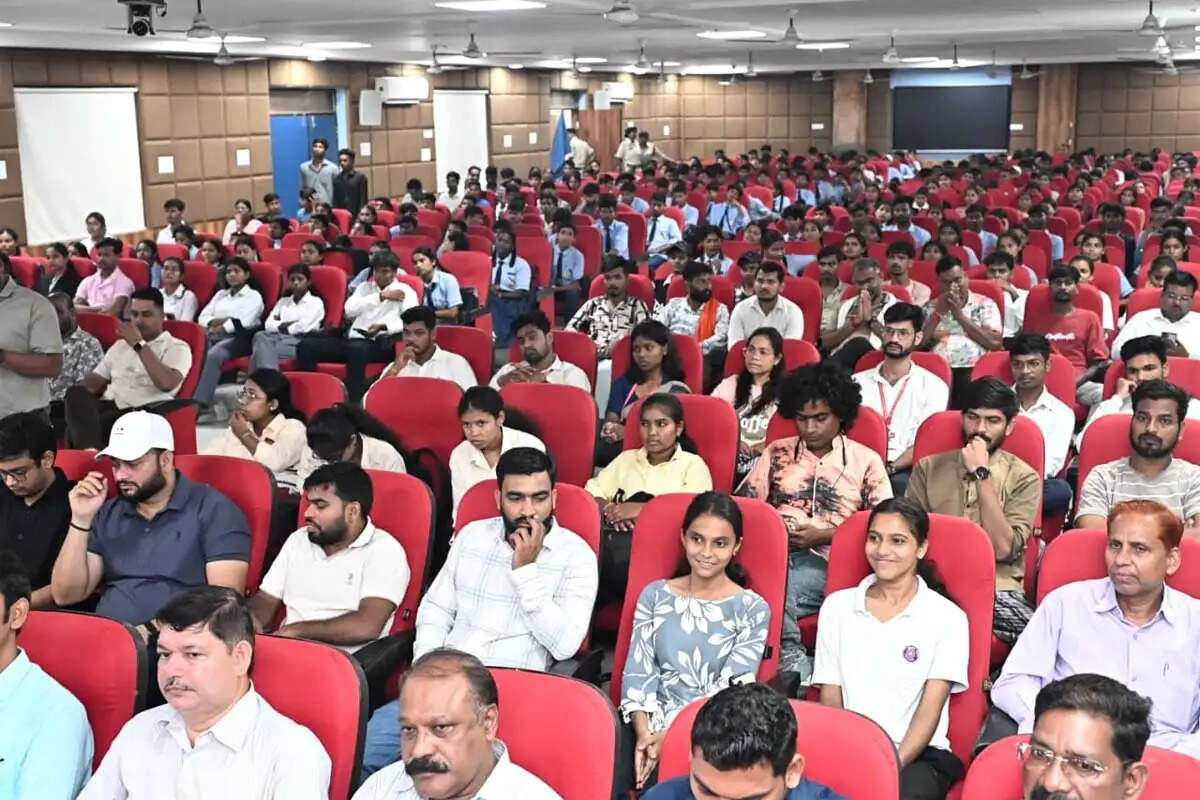 साइबर अपराधों से बचाव में जागरूकता और सतर्कता सबसे बड़ा सुरक्षा कवच : अरुण साव