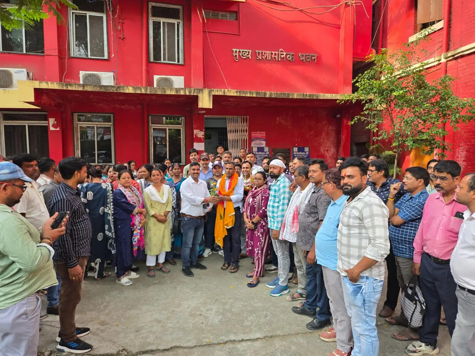 सांसद प्रतिनिधि बनने पर रांची विवि के कर्मियों ने किया स्वागत