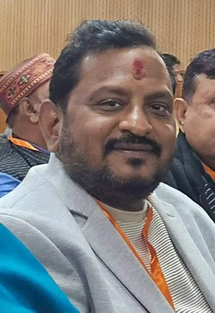 हैट्रिक जीत पर उद्यमी आयोग के सदस्य ने डॉ एन.के.यादव को दी बधाई