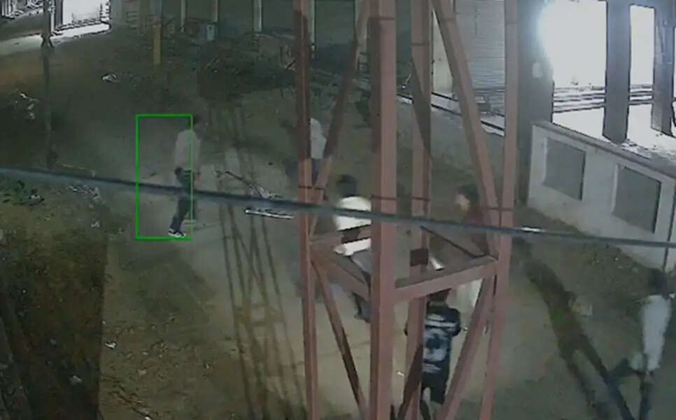 बर्थ डे मनाकर लौटे : शराब के नशे में गाडिय़ों में तोडफ़ोड़ कर मचाया उत्पात, तीन को पकड़ा शांतिभंग में
