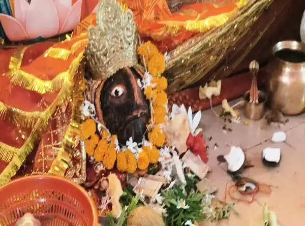 (संशाेधित) खिरकिया माता मंदिर&nbsp;में पिंडी के रूप में विराजमान मां भगवती, मनौती के लिए लगता है श्रद्धालुओं का तांता