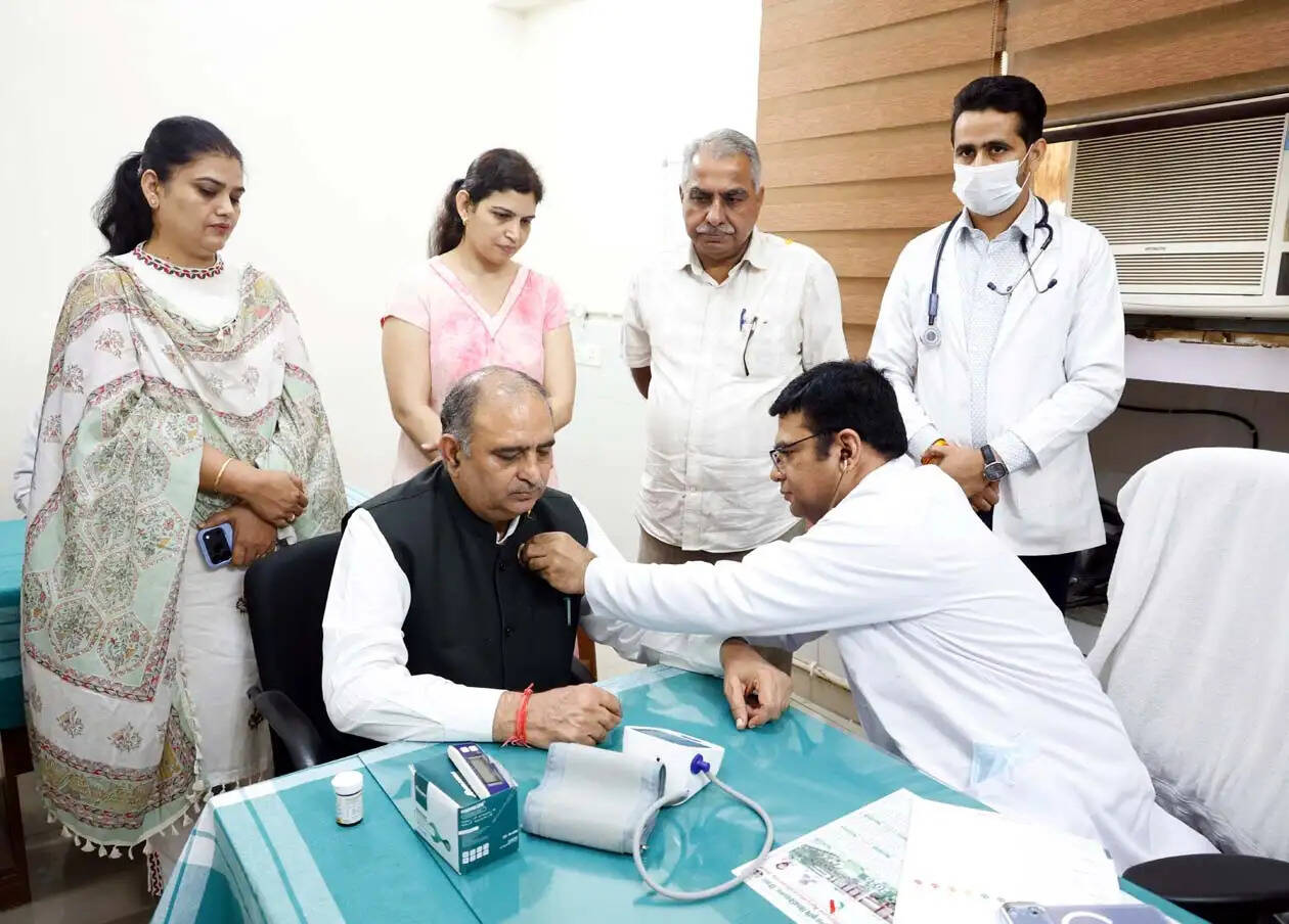 हिसार : स्वस्थ जीवन के लिए नियमित स्वास्थ्य जांच जरूरी : प्रो. बीआर कम्बोज