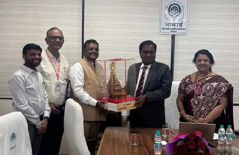 मप्रः अपेक्स बैंक के प्रबंध संचालक ने नाबार्ड चेयरमैन से की शिष्टाचार भेंट