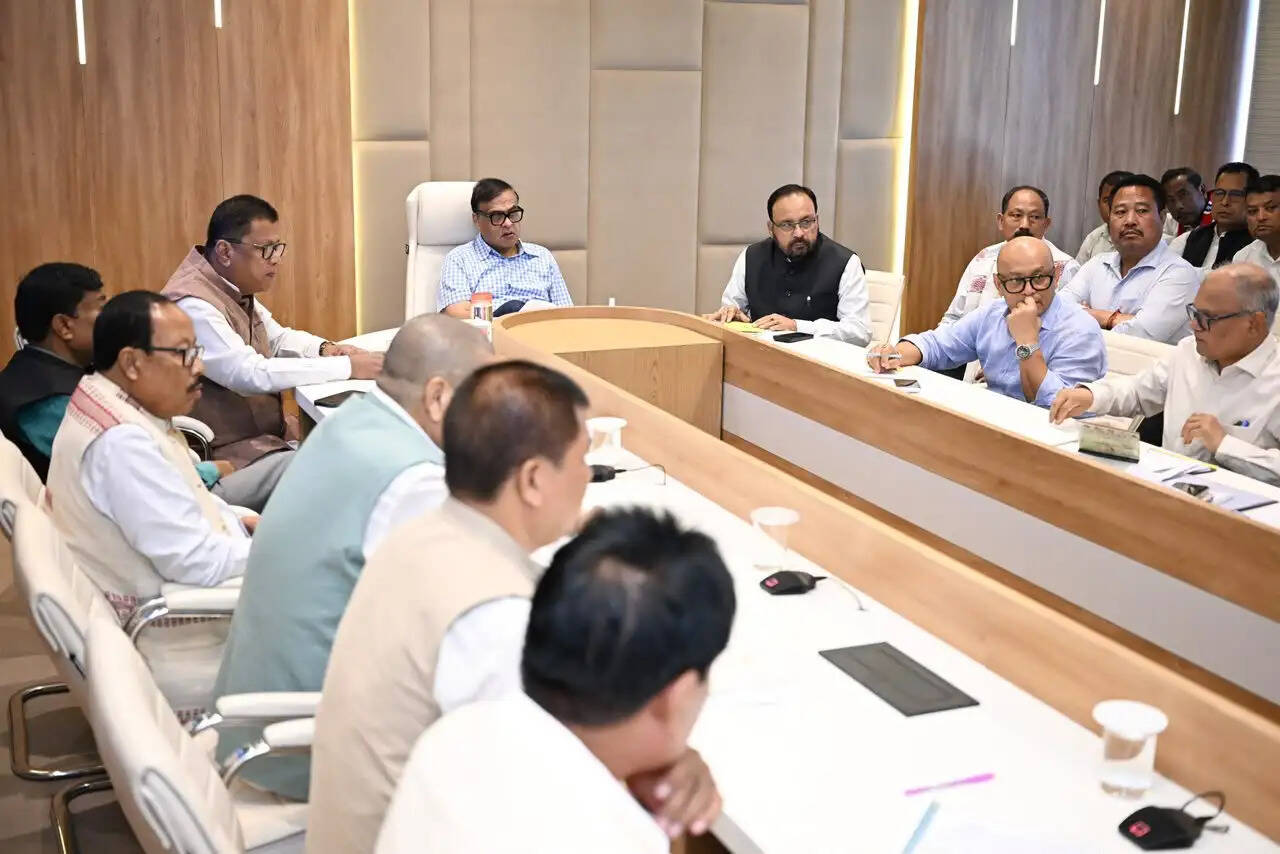 असम के मुख्यमंत्री ने जनजातीय भूमि अधिकारों और मिशन बसुंधरा की समीक्षा की