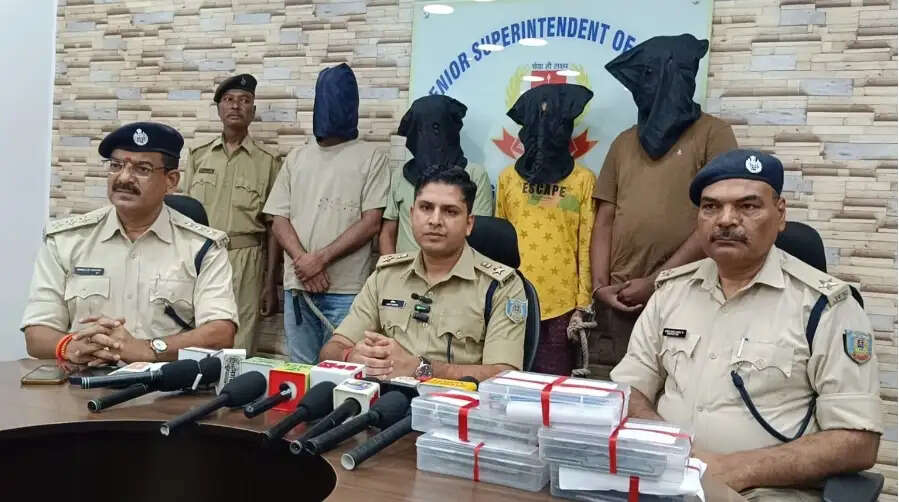 अंतरराज्यीय साइबर गिरोह का मास्टरमाइंड सहित चार गिरफ्तार