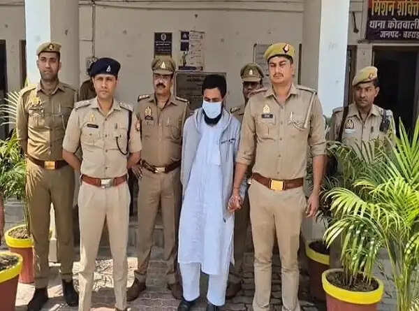मुख्यमंत्री योगी की माँ के लिए अशब्द बाेलने वाले मौलाना बिहार से गिरफ्तार