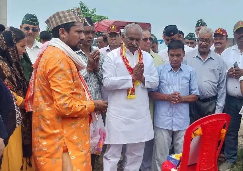 गूलरभोज में शहीद अशोक शाही की स्मृति में शहीद द्वार का हुआ शिलान्यास