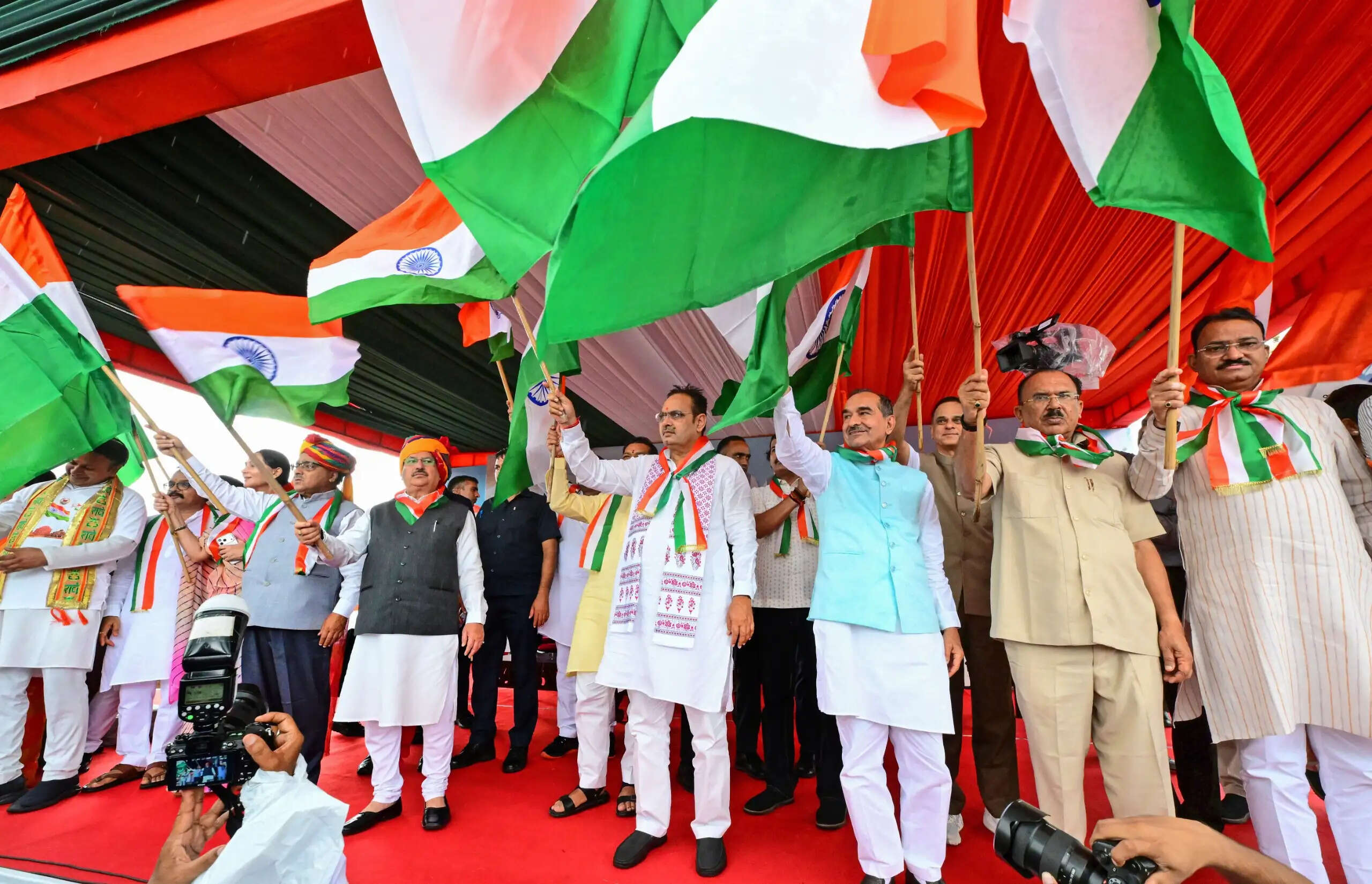 केन्द्रीय स्वास्थ्य मंत्री और मुख्यमंत्री ने किया तिरंगा रैली का शुभारंभ