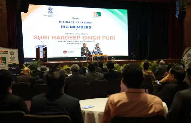 भारत-मॉरीशस ने किया दीर्घकालिक ईंधन आपूर्ति समझौता, आईओसी आयात जरूरत पूरी करेगा