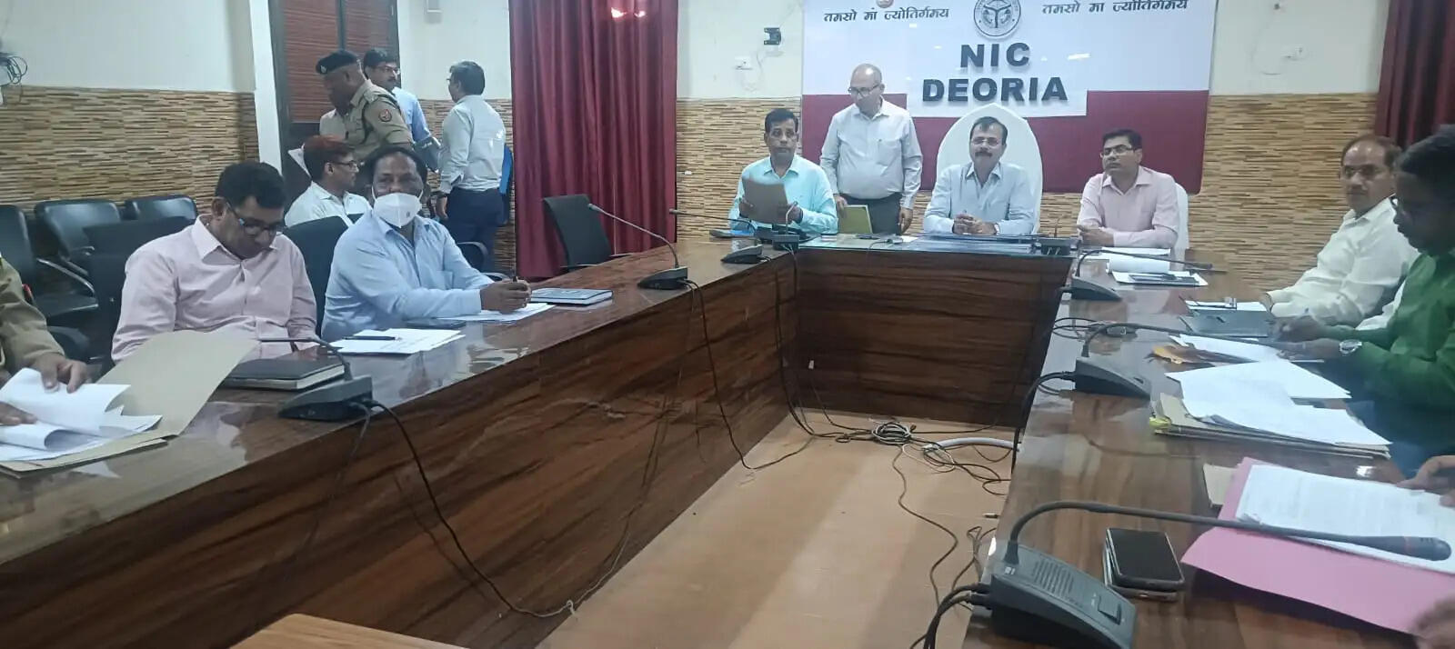 देवरिया में बाल तस्करी रोकथाम को लेकर जिला स्तरीय बैठक में की गई समीक्षा