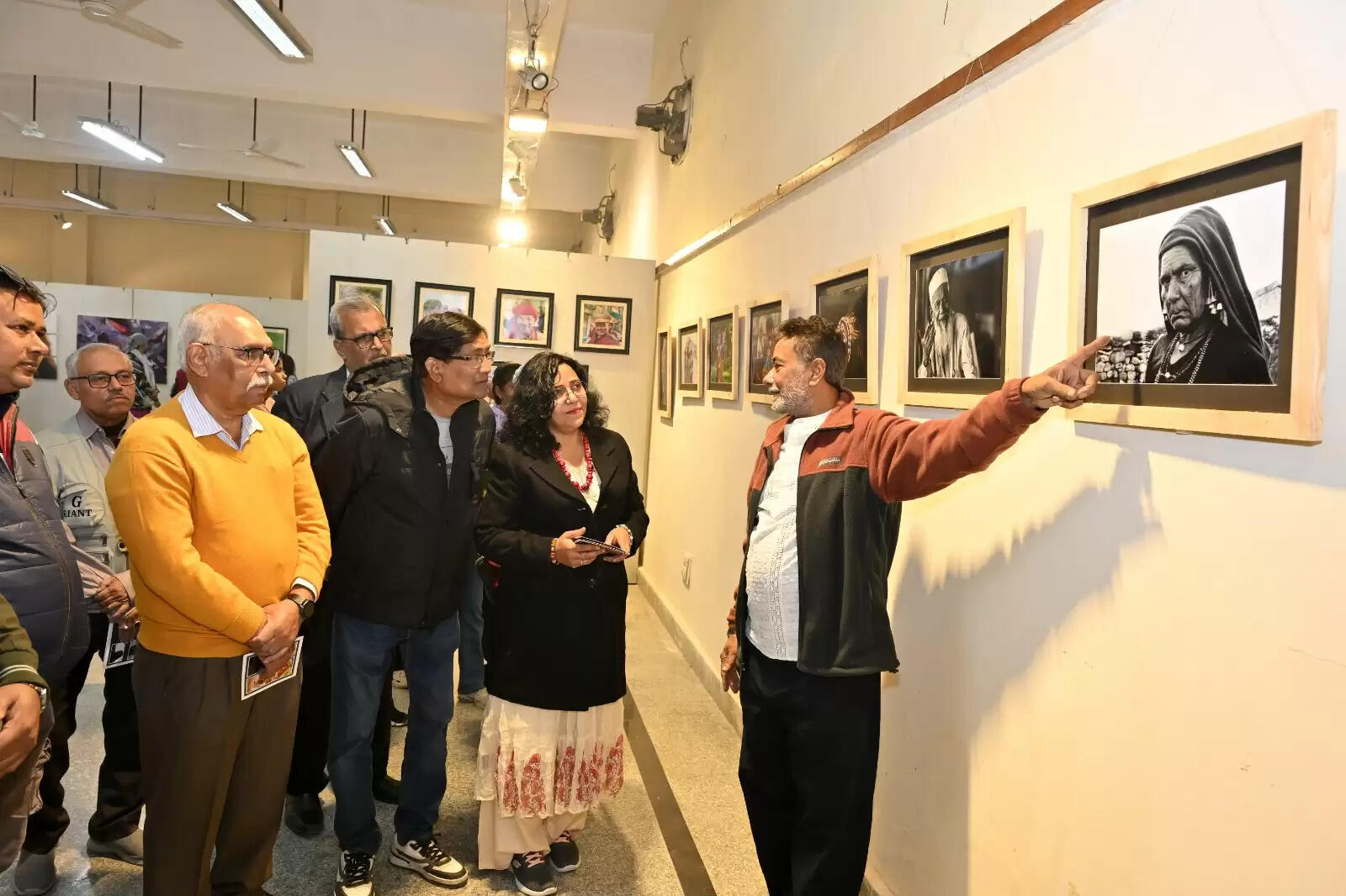 वरिष्ठ छायाकार मनन ठाकर की एकल फोटो प्रदर्शनी, दिखा बुजुर्ग की आंखों में अनुभव का उजाला