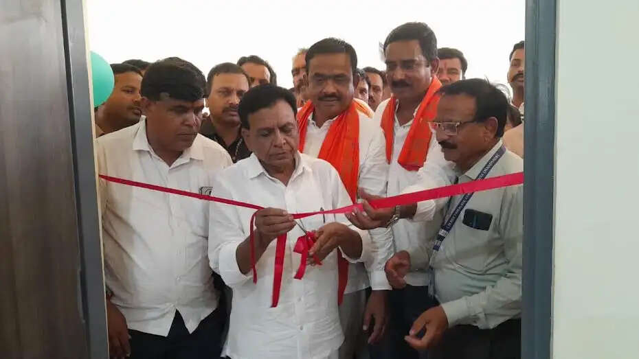 मंदसौरः उप मुख्यमंत्री देवड़ा ने ग्राम गुर्जरबर्डिया में 333 करोड़ की लागत के विकास कार्यों का लोकार्पण किया