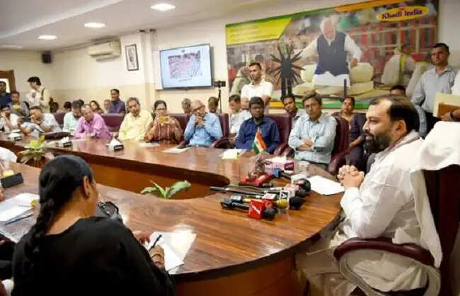केवीआईसी जल्द ही 'खादी इंडिया' उत्पादों के लिए एक नया ई-कॉमर्स पोर्टल शुरू करेगा