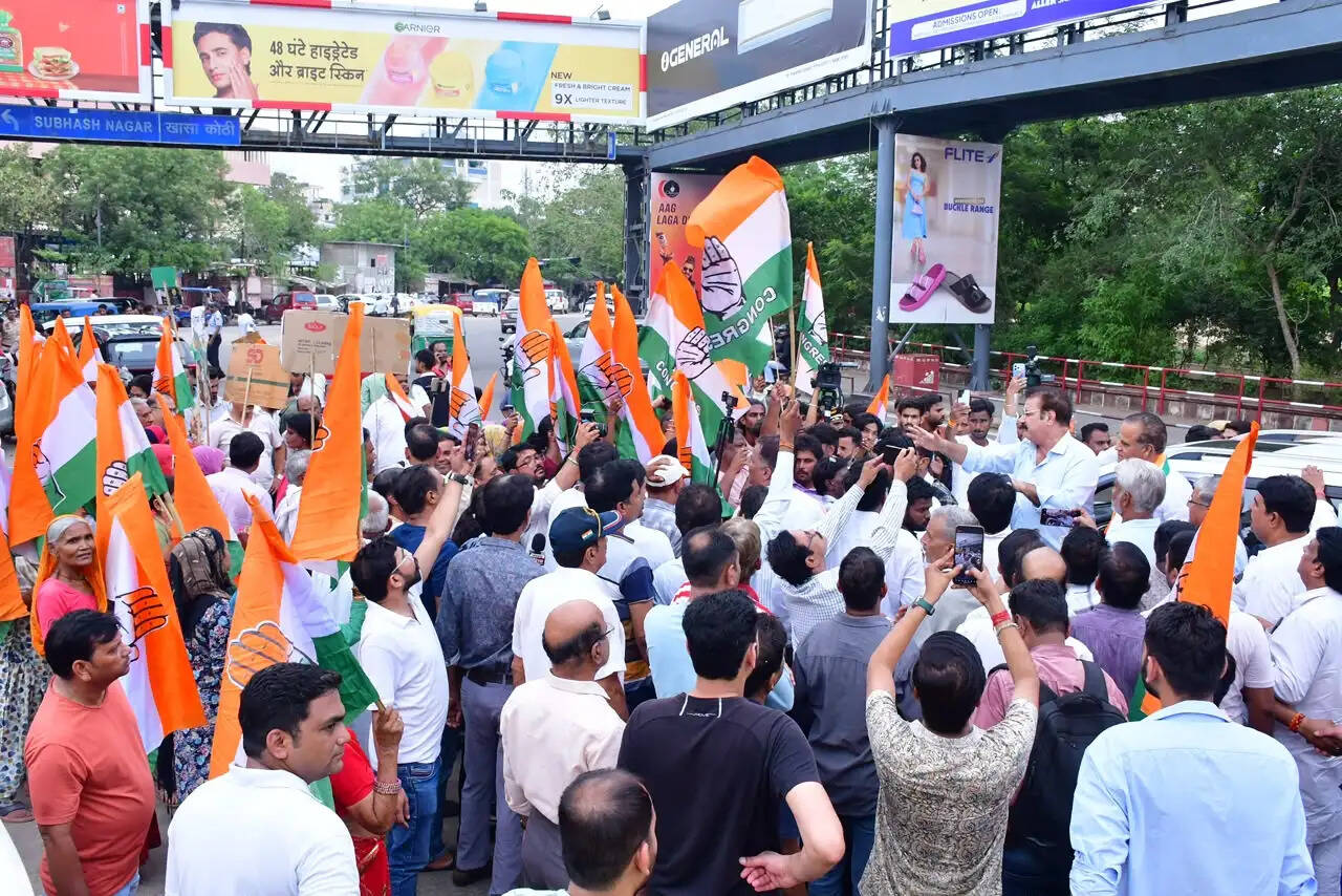 राम मंदिर निर्माण में कथित घोटाले के विरोध में कांग्रेस सड़कों पर